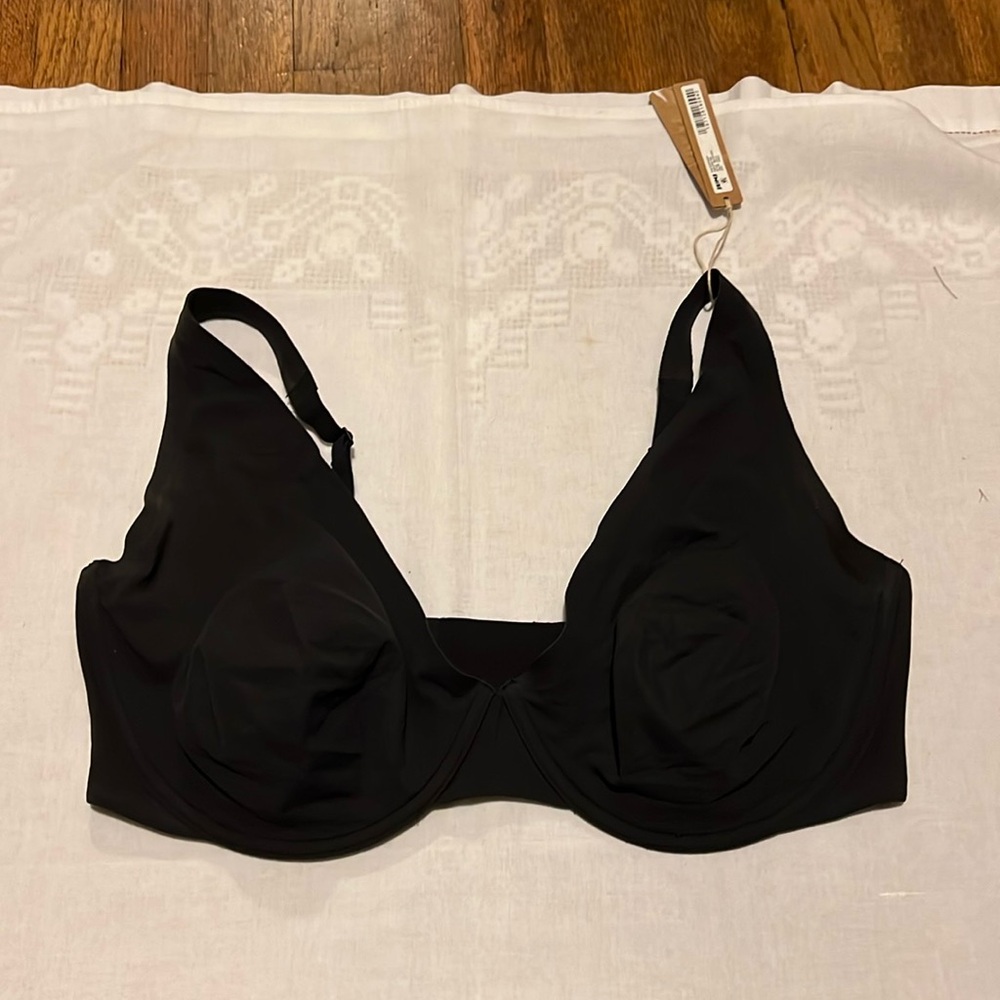Skims fits everybody UNLINED APEX PLUNGE BRA